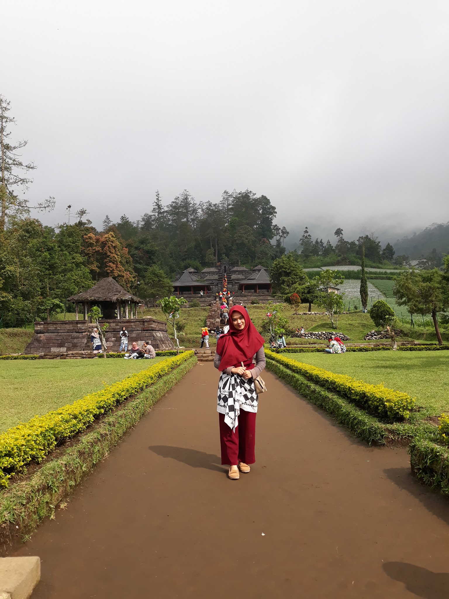 Ratih Intan Emobobco