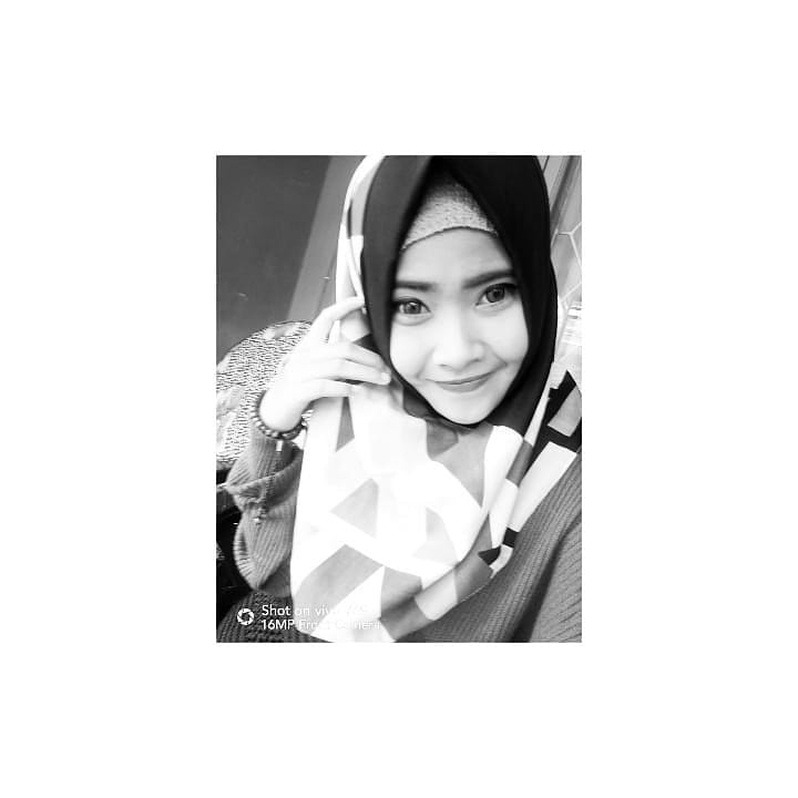 Aushnoor Maya Roshlynda