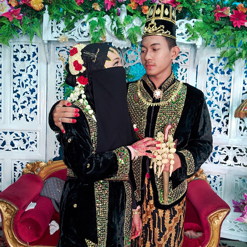 Azizah N Ferry